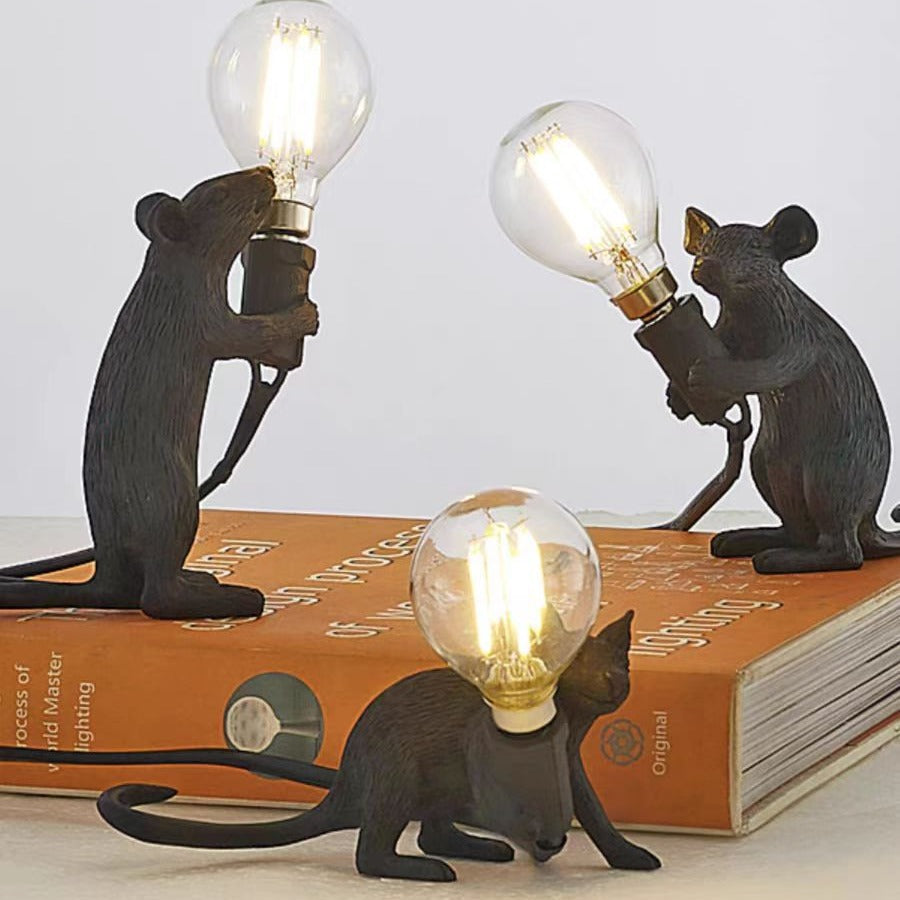 Musse Natbordlampe i Resin med Unik Design og Flere Farver 3