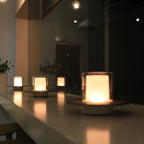 Trådløs Stearinlyslampe – LED Bordlampe med Batteri & Gestusstyring, Varm Hvid 2400K, op til 18 Timer, Guld eller Sølv – LumiFlame