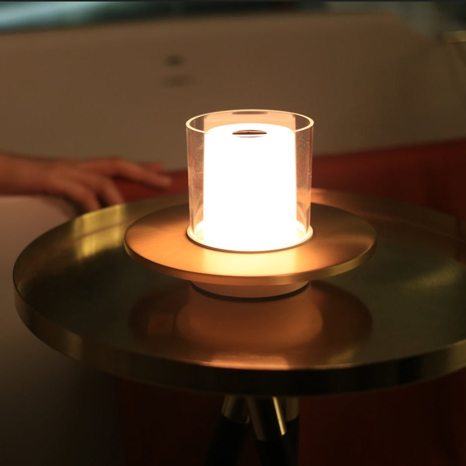 Trådløs Stearinlyslampe – LED Bordlampe med Batteri & Gestusstyring, Varm Hvid 2400K, op til 18 Timer, Guld eller Sølv – LumiFlame
