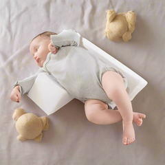 MEELANO Baby Sideliggekile – Trekantet Positioneringskile med Justerbar Bredde – Memoryfoam, Åndbar & Vaskbar – 0-12 Måneder (Under Opsyn) Hvid