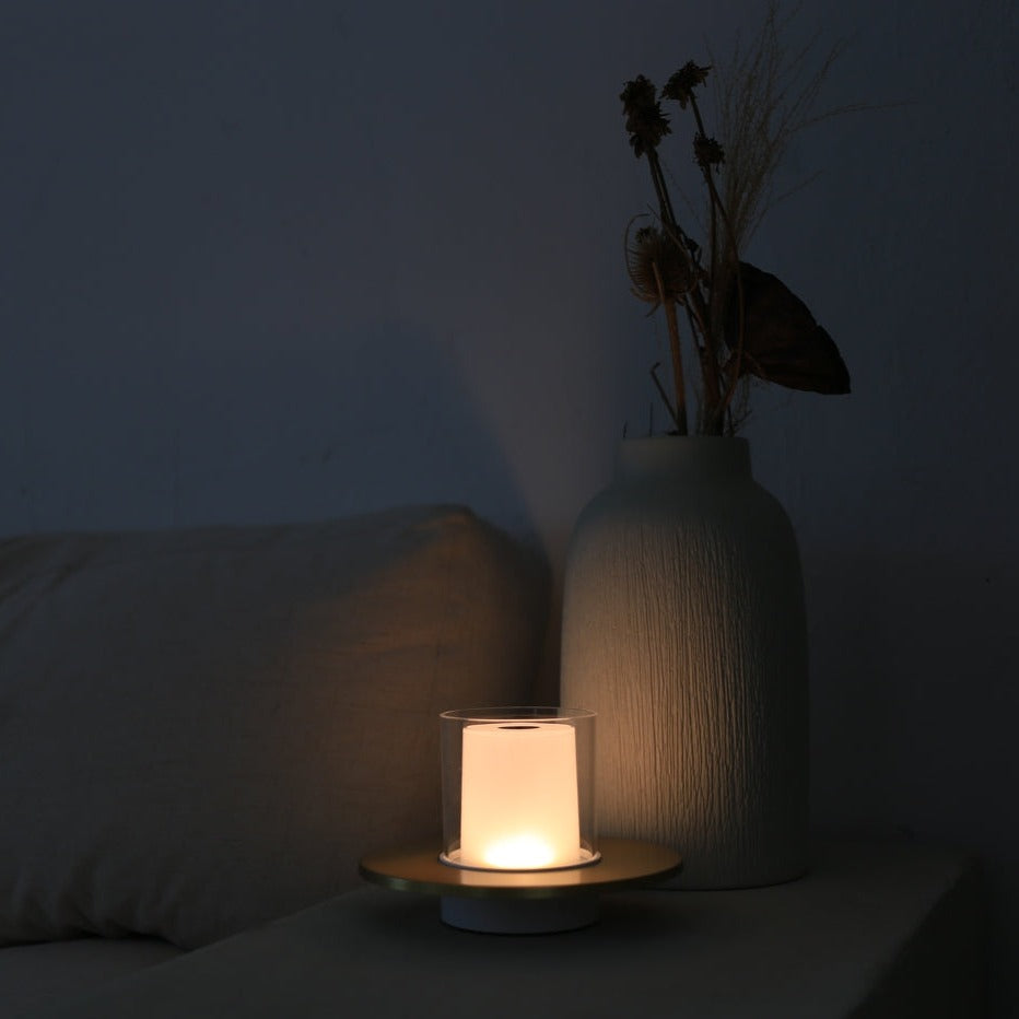Trådløs Stearinlyslampe – LED Bordlampe med Batteri & Gestusstyring, Varm Hvid 2400K, op til 18 Timer, Guld eller Sølv – LumiFlame