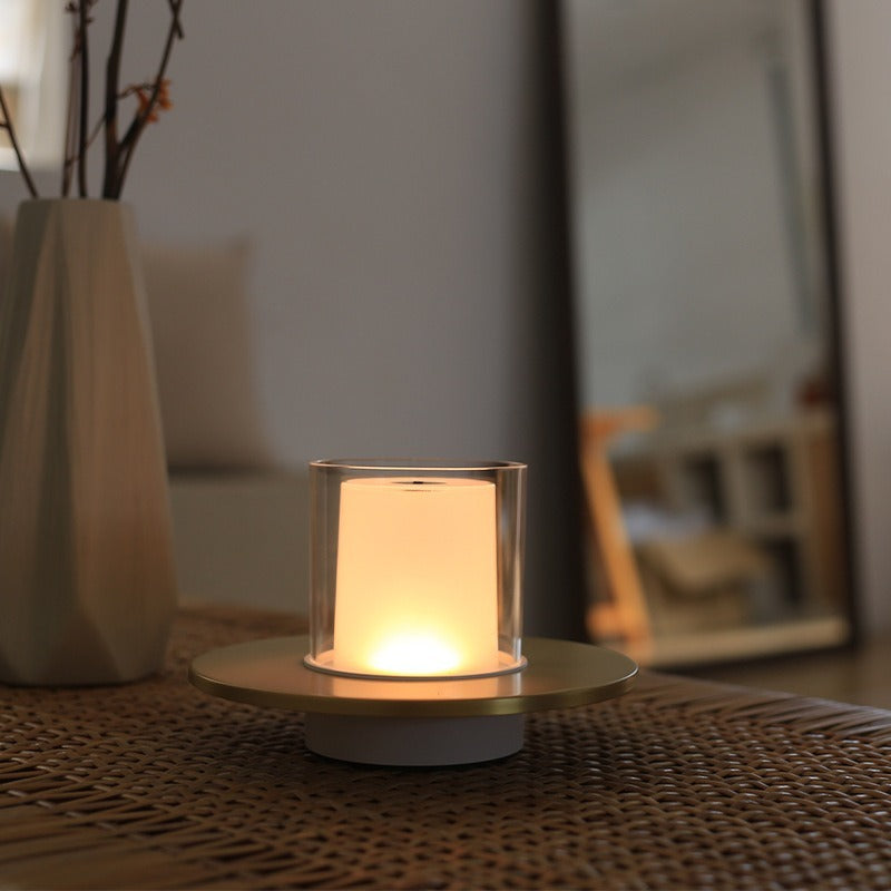 Trådløs Stearinlyslampe – LED Bordlampe med Batteri & Gestusstyring, Varm Hvid 2400K, op til 18 Timer, Guld eller Sølv – LumiFlame