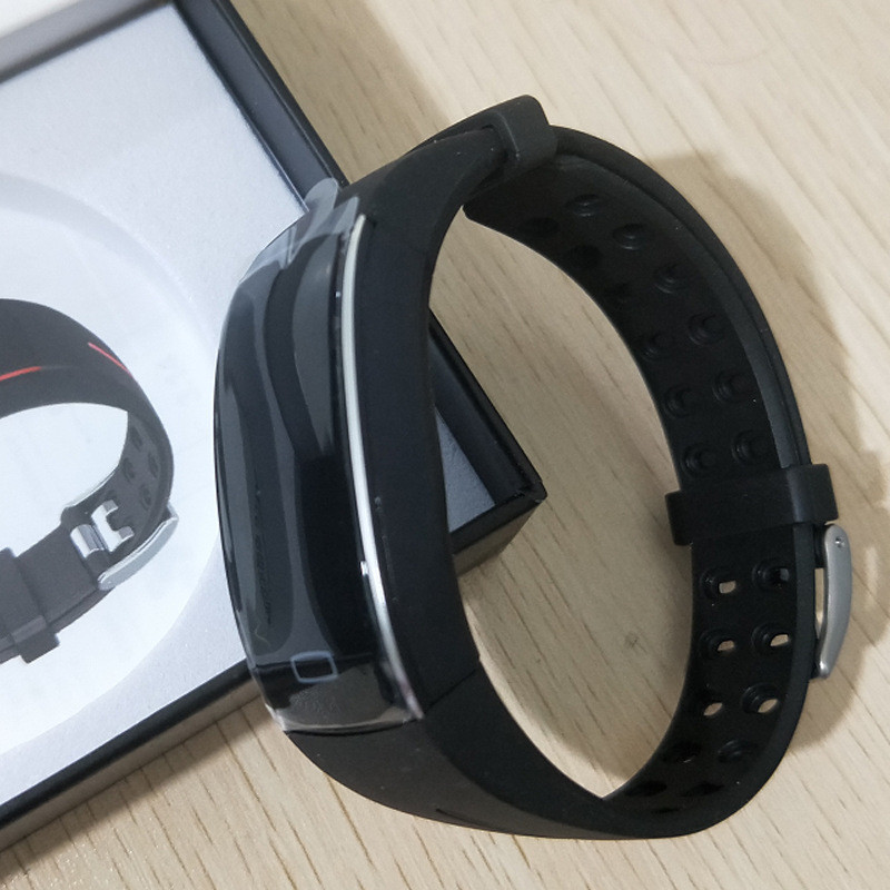 Smart Fitness-ur med Pulsmåler – Aktivitets- og Søvnregistrering, Notifikationer, OLED, IP67, iOS & Android