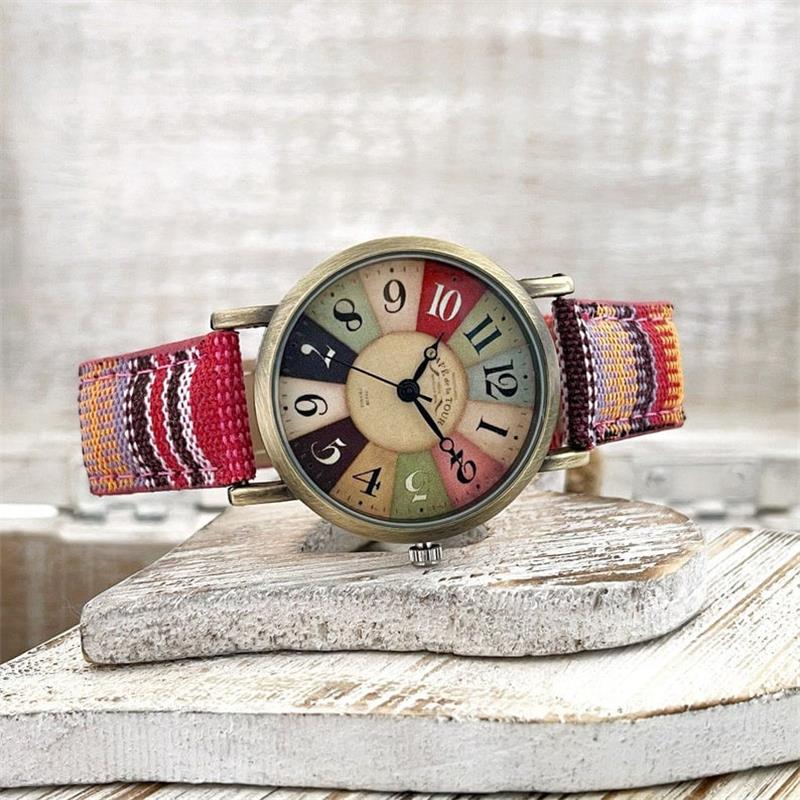 MEELANO Vintage Dameur med Regnbuemønster og Flettet Rem – Analogt Armbåndsur med Bronze Urskive, Nikkelfrit, 3 Farver – Amore Regnbue