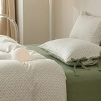 MEELANO Belinda Sengesæt – 100% Bomuld med Blomstermønster & Dekorative Bånd Olivengrøn