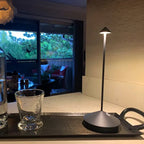 Trådløs LED-bordlampe – Genopladelig Dæmpbar Bordlampe til Spisebord, Natbord & Terrasse, Aluminium – ModernLumin