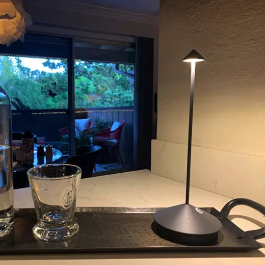 Trådløs LED-bordlampe – Genopladelig Dæmpbar Bordlampe til Spisebord, Natbord & Terrasse, Aluminium – ModernLumin