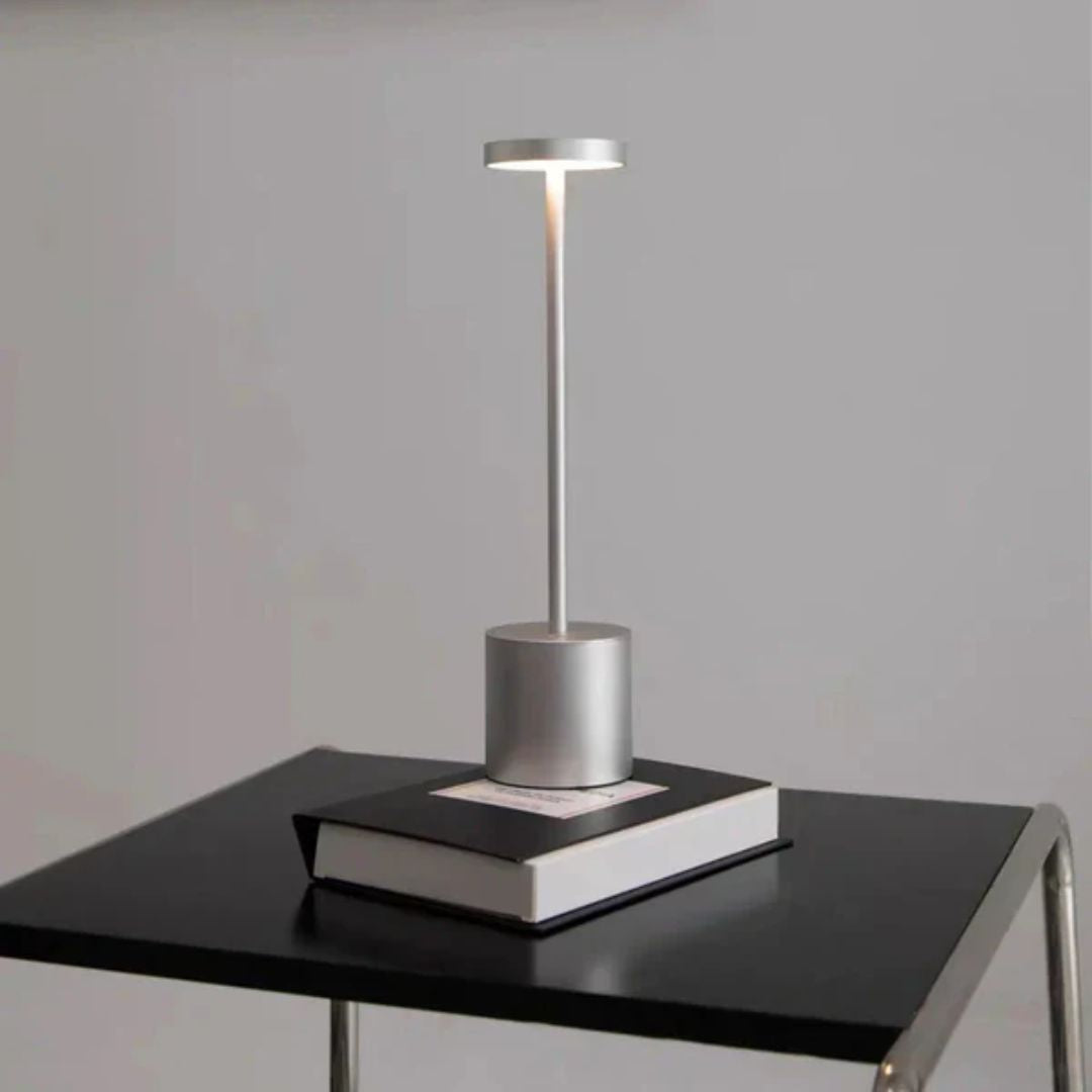 MEELANO EleganzLeuchte – Trådløs & USB-Genopladelig Bordlampe i Luksuriøst Design Sølv