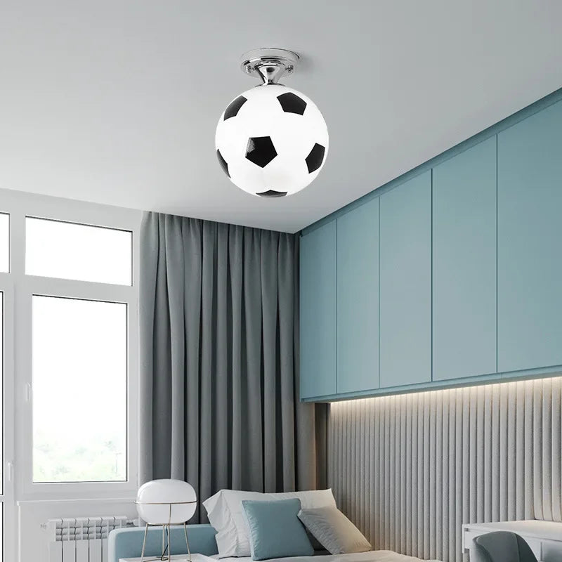 MEELANO Fodbold LED loftlampe dæmpbar til et muntert børneværelse Sort fodbold