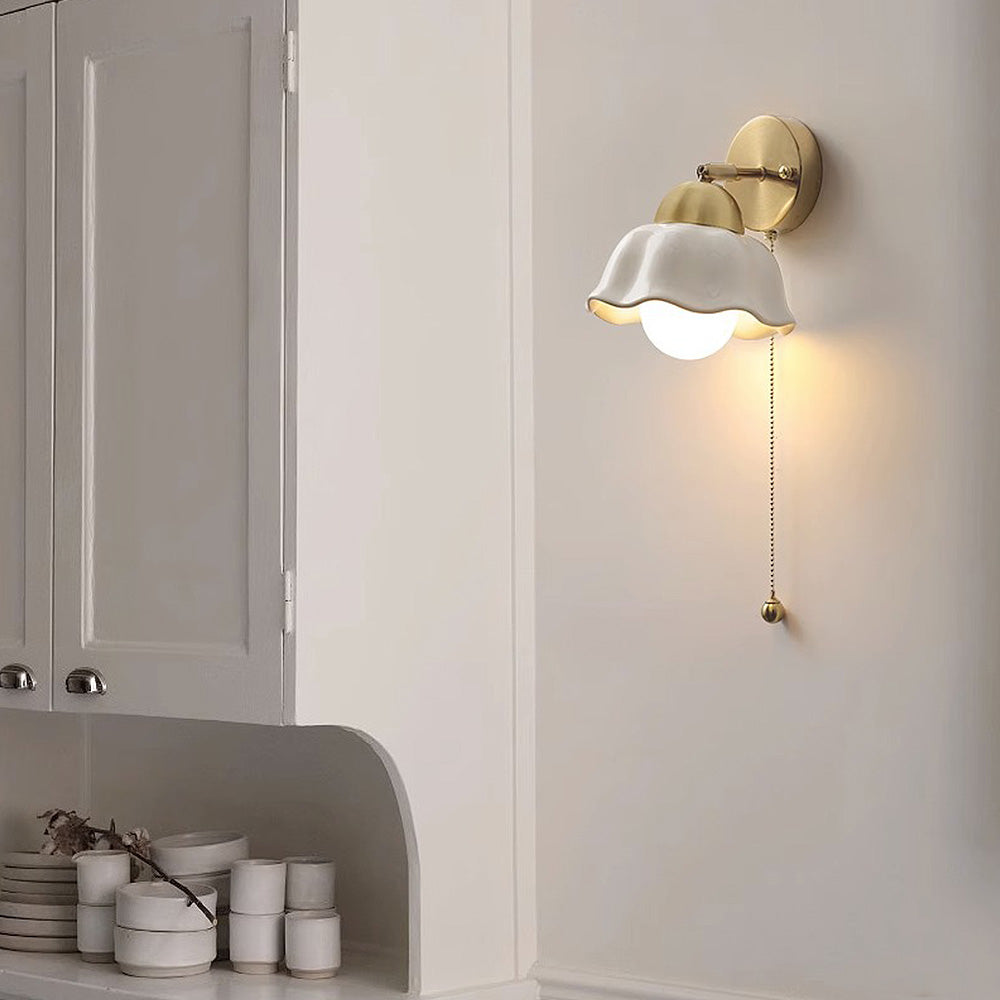 MEELANO Vintage væglampe i fransk design – blomsterformet metalramme i hvid og guld, E27 fatning