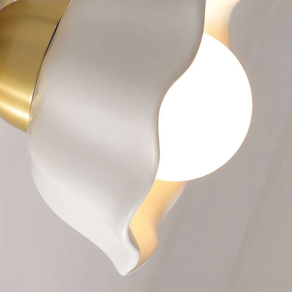 MEELANO Vintage væglampe i fransk design – blomsterformet metalramme i hvid og guld, E27 fatning