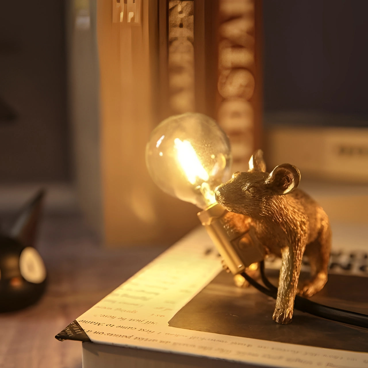 MEELANO Guldmuselampe - Finurlig dyreformet skrivebordslampe, excentrisk indretning Golden Squat
