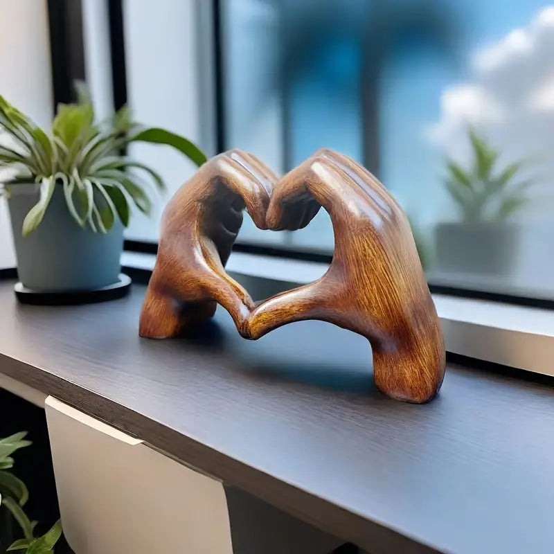 MEELANO HeartGlow – Hjerteformet Gestusstatue i Trækornsdesign