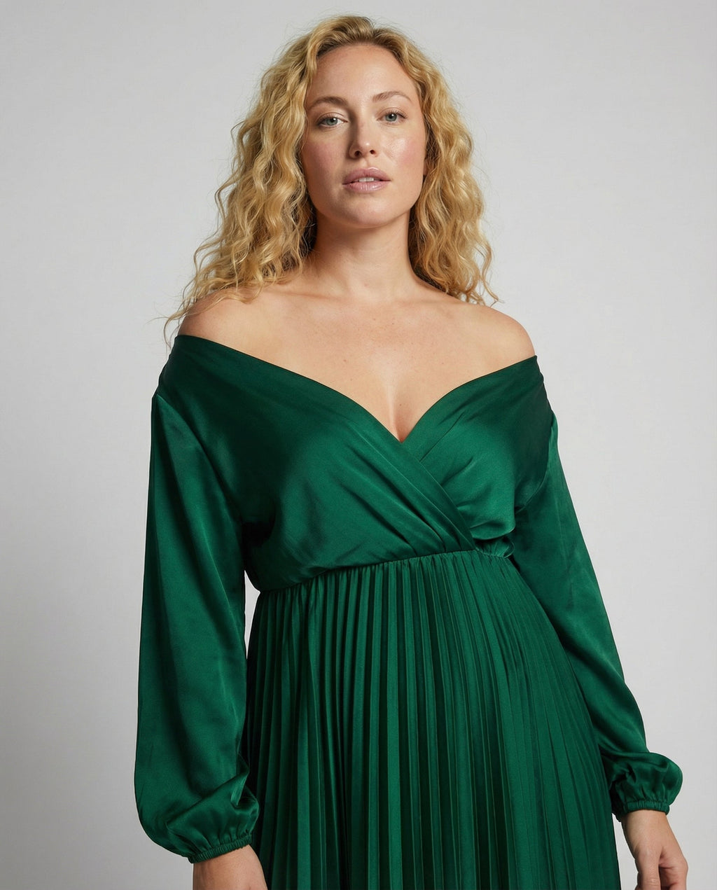 MEELANO Adōre | Dame Maternity Maxi-kjole – Elegante Plisserede Off-Shoulder Detaljer