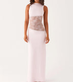 MEELANO Aura | Dame Lang Blondekjole – Elegant Silhuet & Sofistikeret Design Lyserød