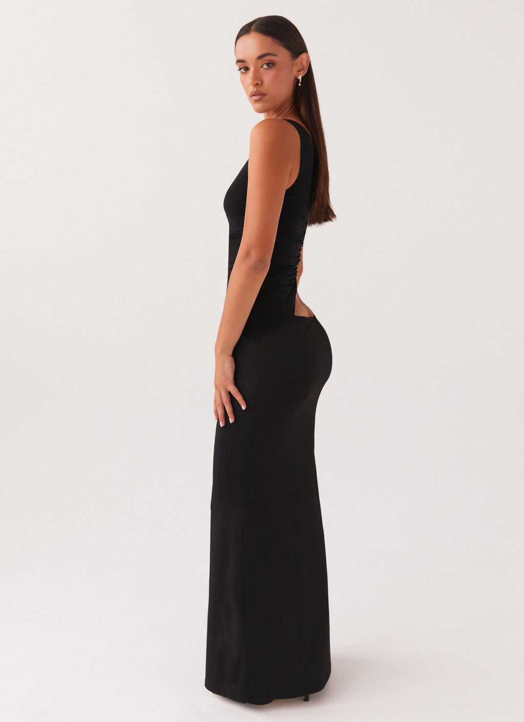 MEELANO Aura | Dame Lang Kjole – One-Shoulder Design & Cut-Out Detalje
