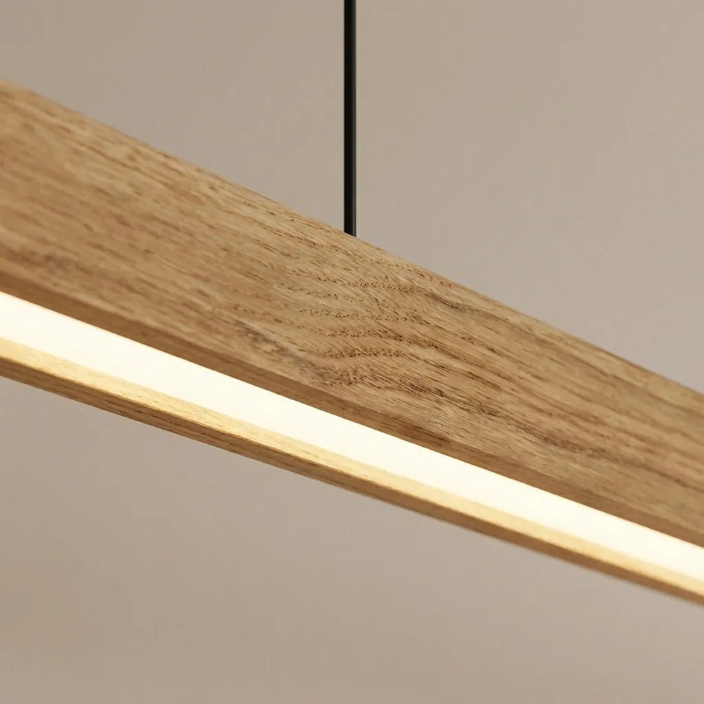Lang Pendel over Spisebord – Lineær LED Pendellampe i Massivt Træ, Fyr eller Valnød, 80 eller 120 cm, 3 Lysfarver