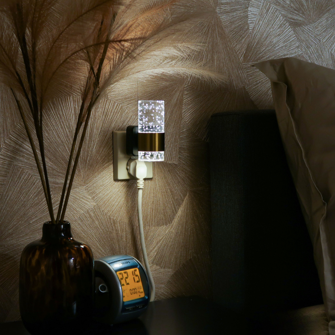 MEELANO LumiKristall Væglampe – LED Stikkontaktlampe med Lyssensor & Justerbar Lysstyrke