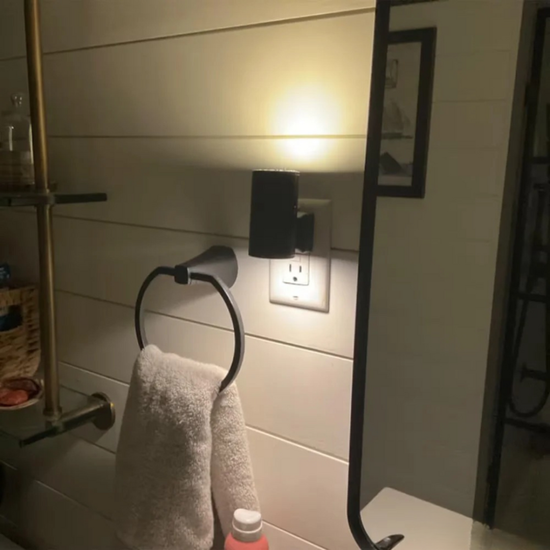 MEELANO Smart LED Natlampe med Dag-Nat Sensor og Trinløs Dæmpning – Plug & Play Løsning til Hjemmet