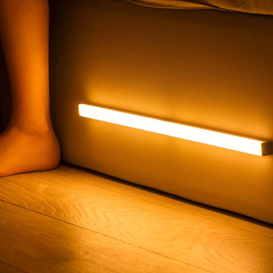MEELANO LumiStrip – Trådløs Bevægelsessensor LED Lysstribe til Gange, Skabe og Soveværelser