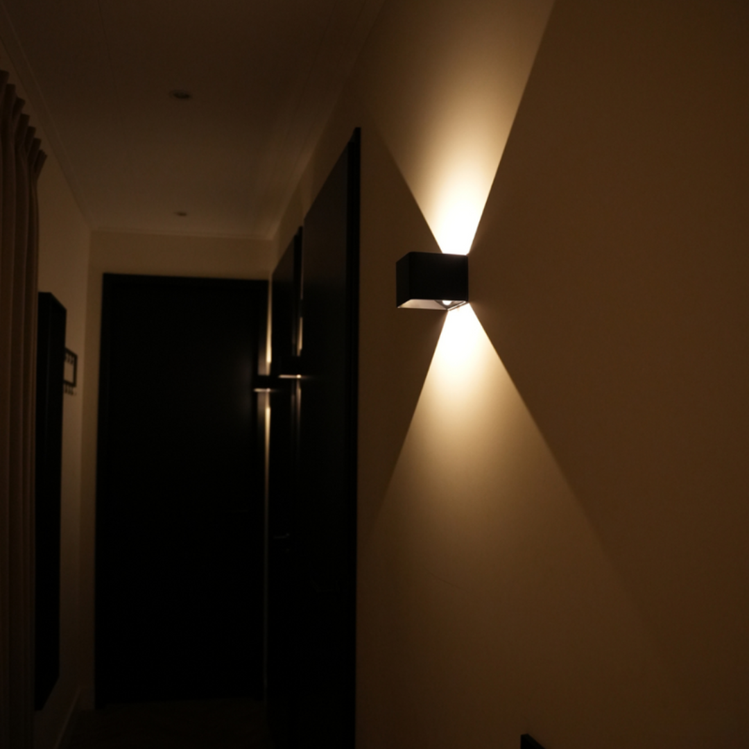 MEELANO LumiFix MotionSense – LED Væglampe med Bevægelsessensor til Indendørs & Udendørs Brug