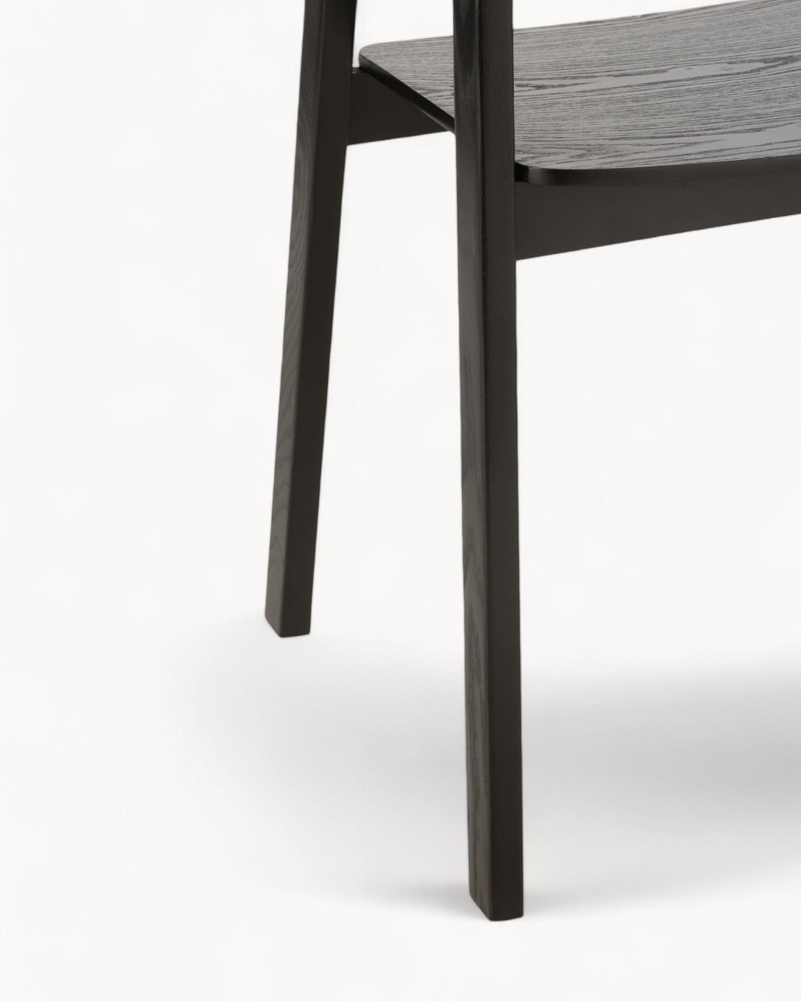 MEELANO Minimalistisk Stol i Eschenholz med Sort Seil – 52,8 cm Bredde
