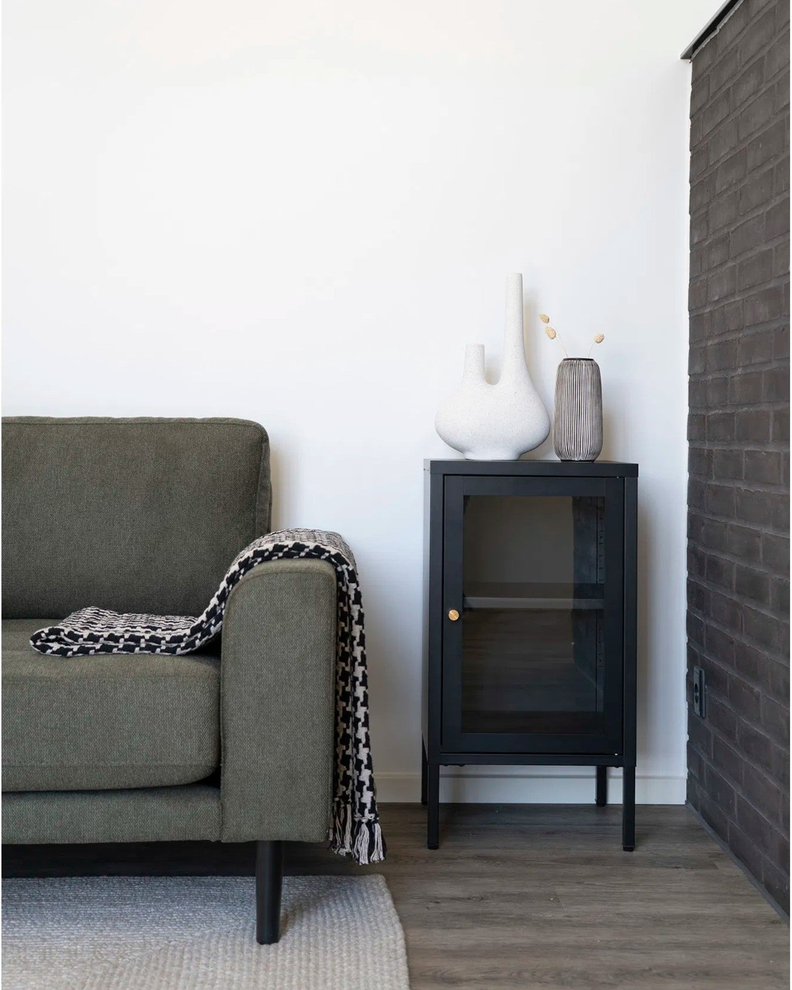 MEELANO Moderne Badeværelsesskab med Glastør – Sort Metal, 38x35x70 cm