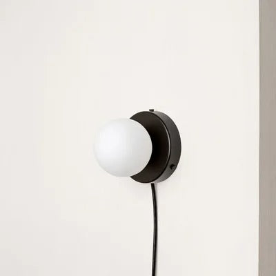 MEELANO Moderne væglampe i frostet glas med jernbase – plug-in design og LED-pære inkluderet Med stik - sort