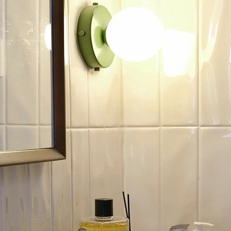MEELANO Moderne væglampe i frostet glas med jernbase – plug-in design og LED-pære inkluderet