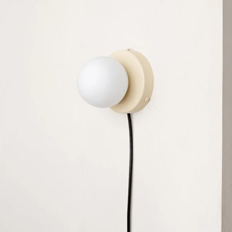 MEELANO Moderne væglampe i frostet glas med jernbase – plug-in design og LED-pære inkluderet Med stik - hvid