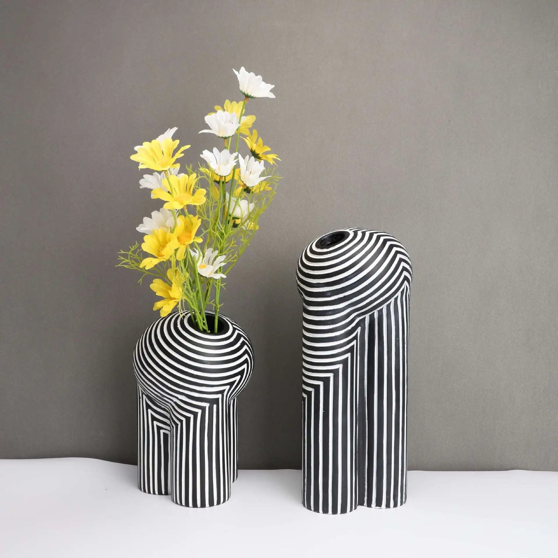 MEELANO Noir & Blanc Vasekollektion – Sæt med 2 Sort-Hvide Vaser i Elegant Moderne Design