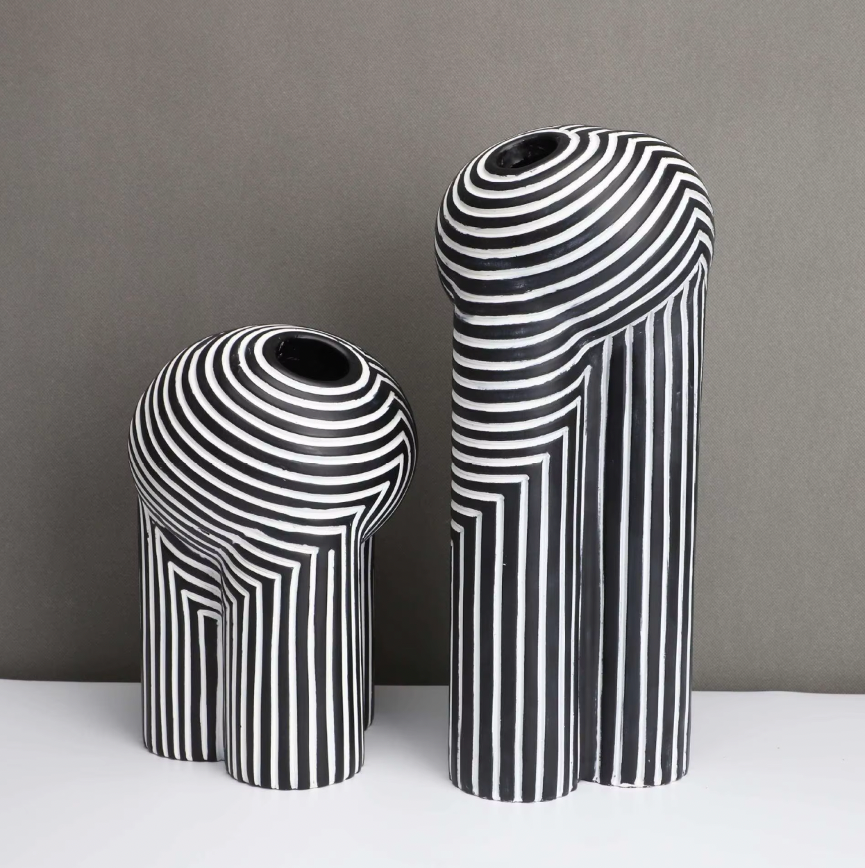 MEELANO Noir & Blanc Vasekollektion – Sæt med 2 Sort-Hvide Vaser i Elegant Moderne Design
