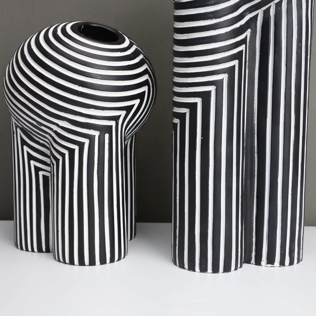 MEELANO Noir & Blanc Vasekollektion – Sæt med 2 Sort-Hvide Vaser i Elegant Moderne Design
