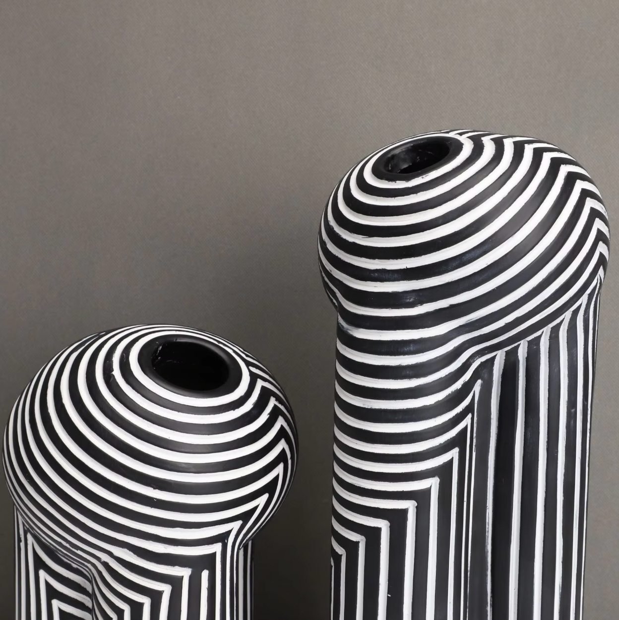 MEELANO Noir & Blanc Vasekollektion – Sæt med 2 Sort-Hvide Vaser i Elegant Moderne Design