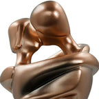 Dekorativ Skulptur af Omfavnende Figurer – Kærestepar Skulptur i Bronze-look, Romantisk Pynt & Gave – Seraphina