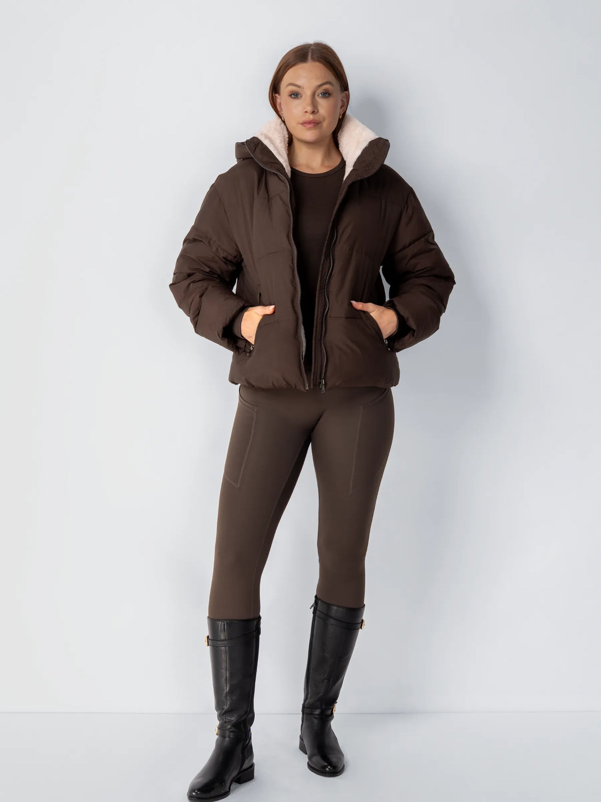 MEELANO Dame Dynejakke Kort – Vinterjakke Dame med Aftagelig Hætte & Kunstpelsforet, Quiltet Puffer Jakke, M–2XL – Amore Brun
