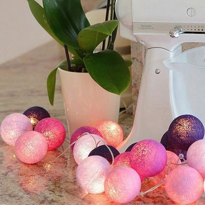 Munter Bomuldskugle Lyskæde – Cotton Ball Lyskæde med 10 LED Kugler, USB eller Batteri, 9 Farver – LumiBall