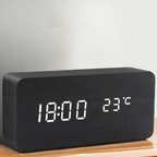 MEELANO LED Digitalur i Træ – Lydaktiveret Vækkeur med Justerbar Lysstyrke, Batteri eller USB, 8 Varianter
