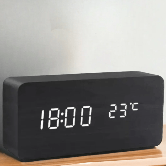 MEELANO LED Digitalur i Træ – Lydaktiveret Vækkeur med Justerbar Lysstyrke, Batteri eller USB, 8 Varianter