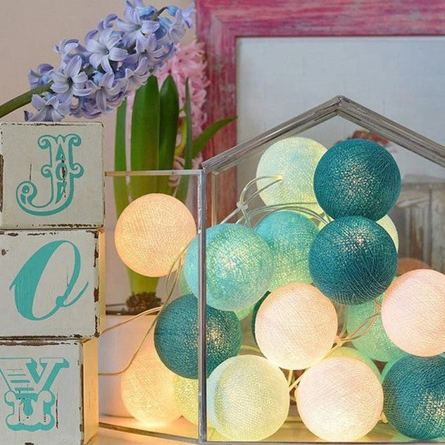 Munter Bomuldskugle Lyskæde – Cotton Ball Lyskæde med 10 LED Kugler, USB eller Batteri, 9 Farver – LumiBall