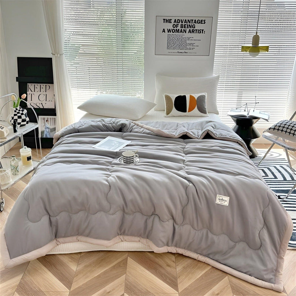 MEELANO Sommerkølig dyne lavet med kølende fibre af høj kvalitet – let og åndbar for behagelige nætter Grå