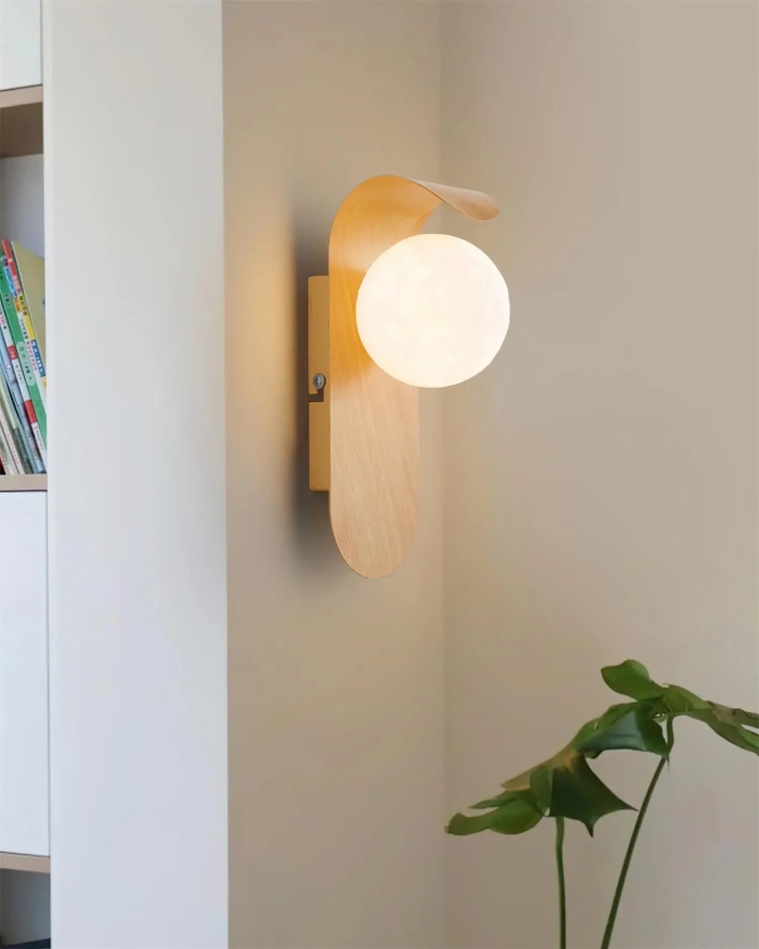 MEELANO Stilig Væglampe i Mat Sort med Guld Accenter – 30 cm Høj