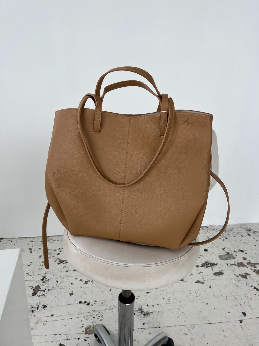 MEELANO Tasken Lys Brun Med Justerbar Størrelse Og To Stropper Til Hånd Og Skulder