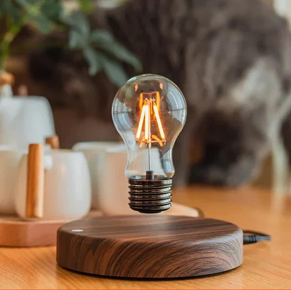 MEELANO Svævende LED-pære med base i valnøddetræ