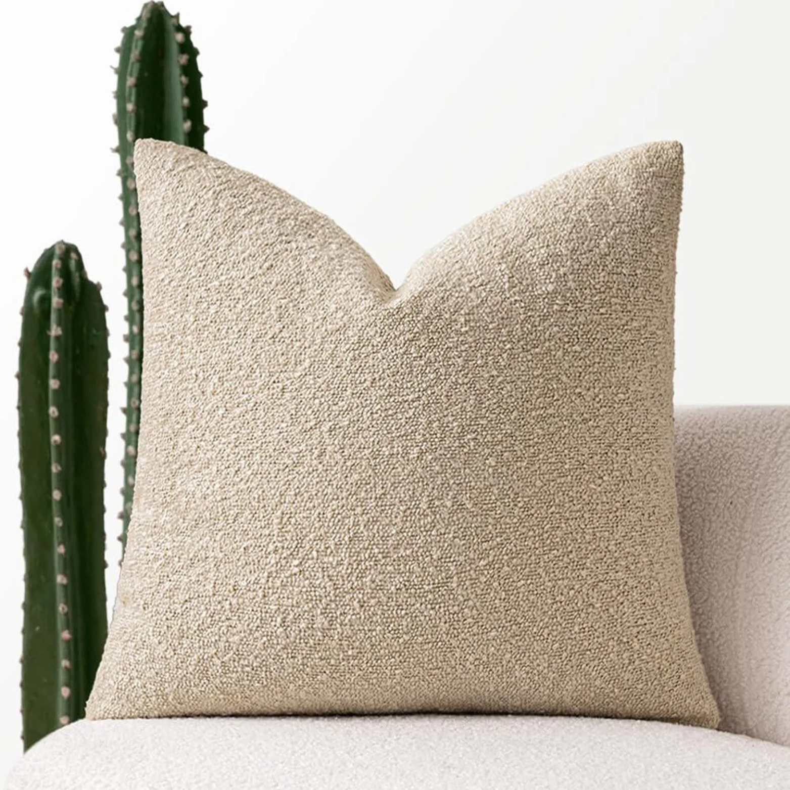 MEELANO Tulum Pude – Pudebetræk i Boucléstof (45×45 cm) med Elegant Design Lys kamelbrun