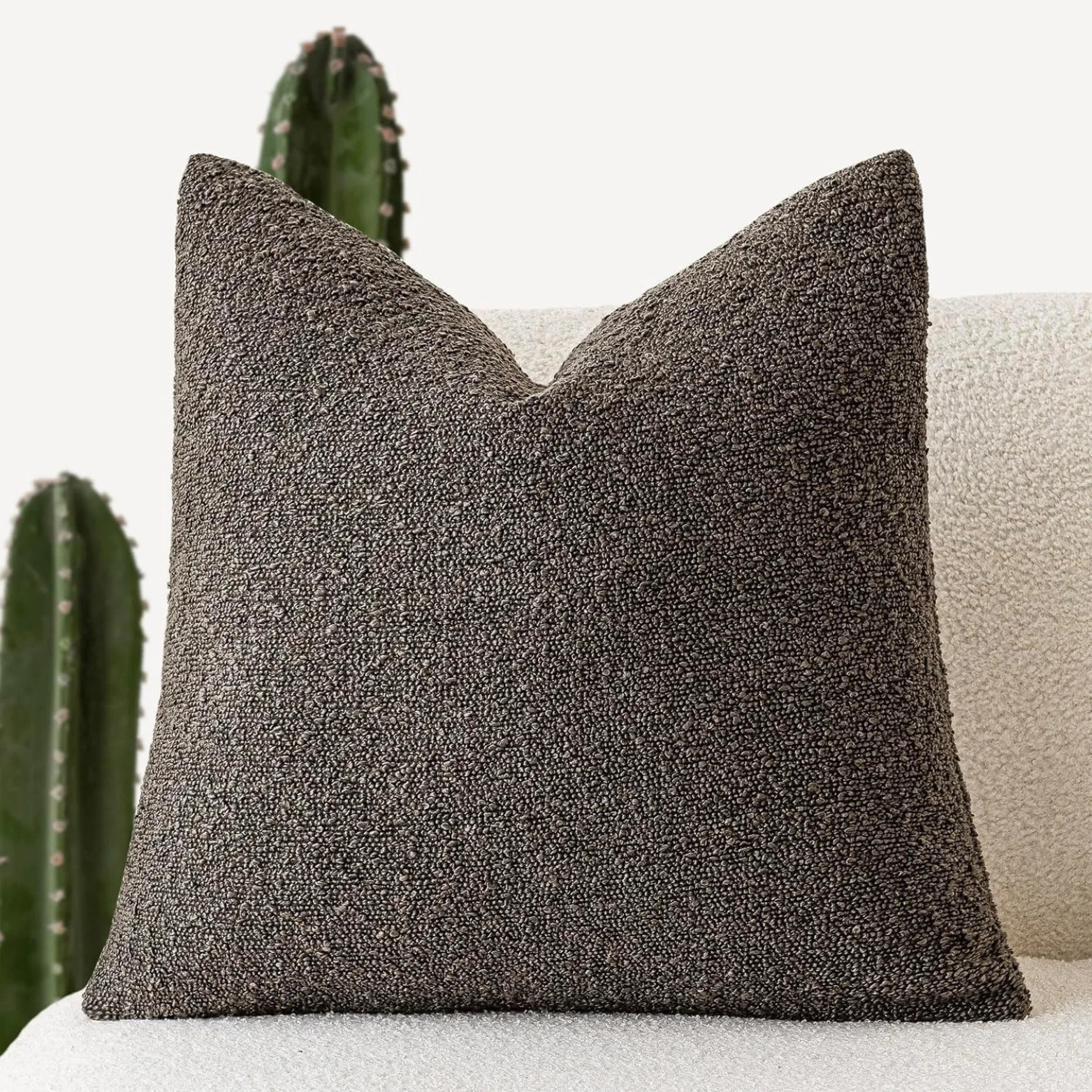 MEELANO Tulum Pude – Pudebetræk i Boucléstof (45×45 cm) med Elegant Design Mørkebrun