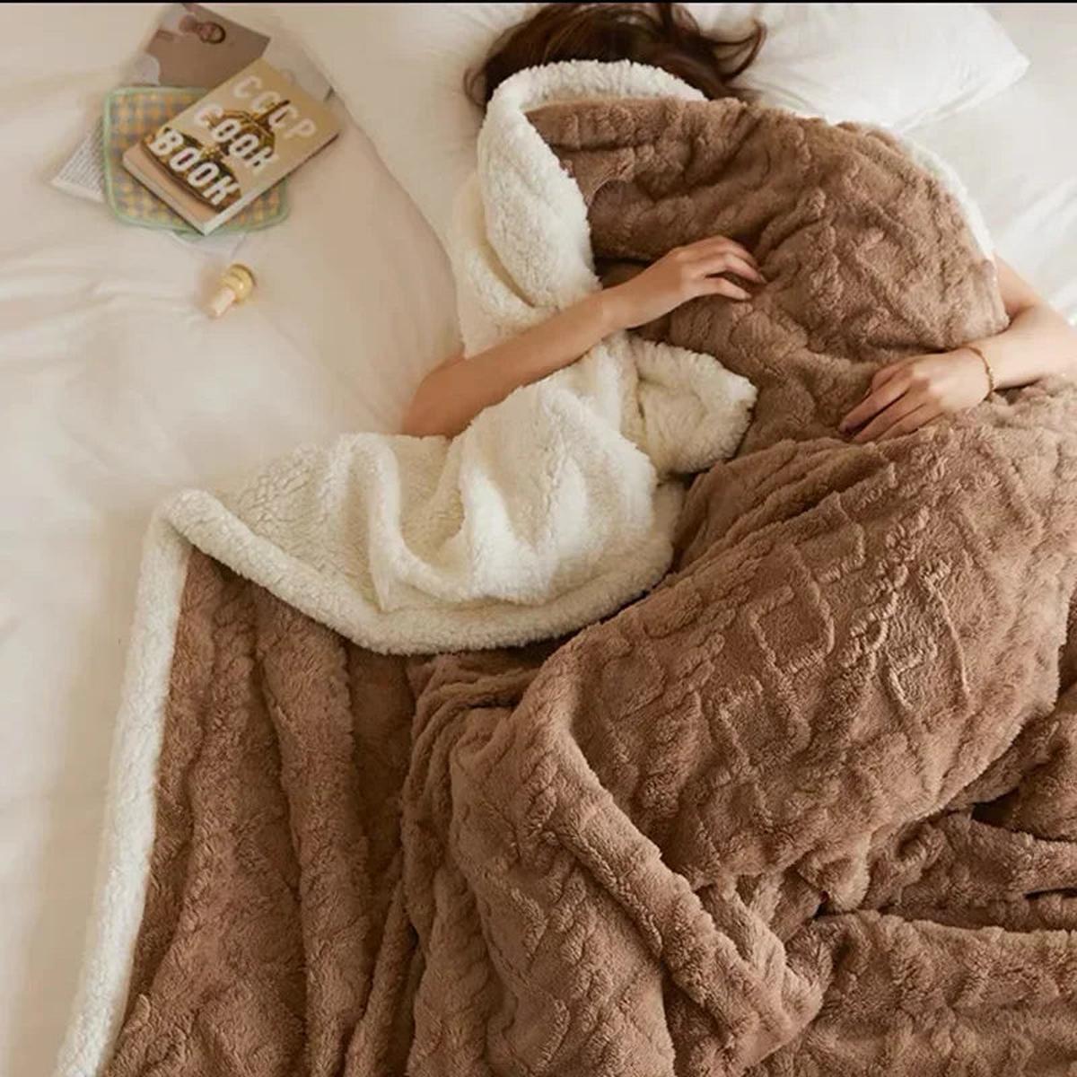 MEELANO Tyk Vinteruldtæppe i Fleece – Ekstra Varmt, Maskinvaskbart & Vandafvisende Plaid til Sofa & Seng Mørkebrun