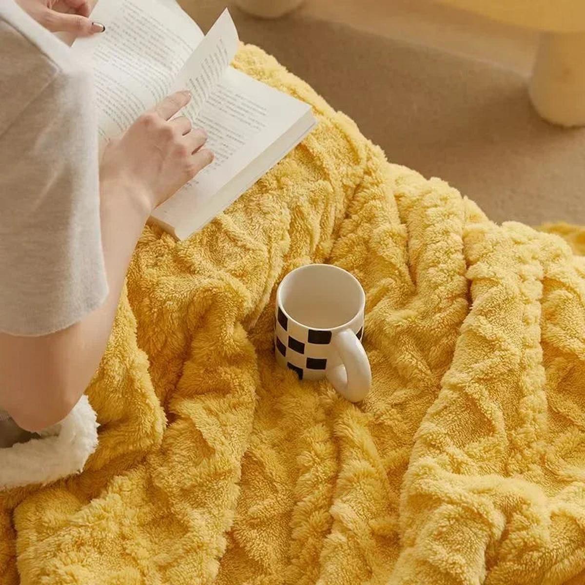 MEELANO Tyk Vinteruldtæppe i Fleece – Ekstra Varmt, Maskinvaskbart & Vandafvisende Plaid til Sofa & Seng Gul