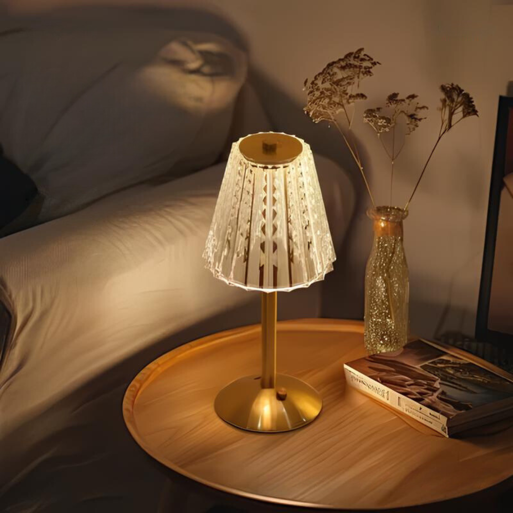 Gylden Krystal Bordlampe – Trådløs Genopladelig Touch-lampe med Krystalskærm, Dæmpbar, Børstet Aluminium – Aurora Luxe