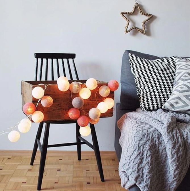 Munter Bomuldskugle Lyskæde – Cotton Ball Lyskæde med 10 LED Kugler, USB eller Batteri, 9 Farver – LumiBall